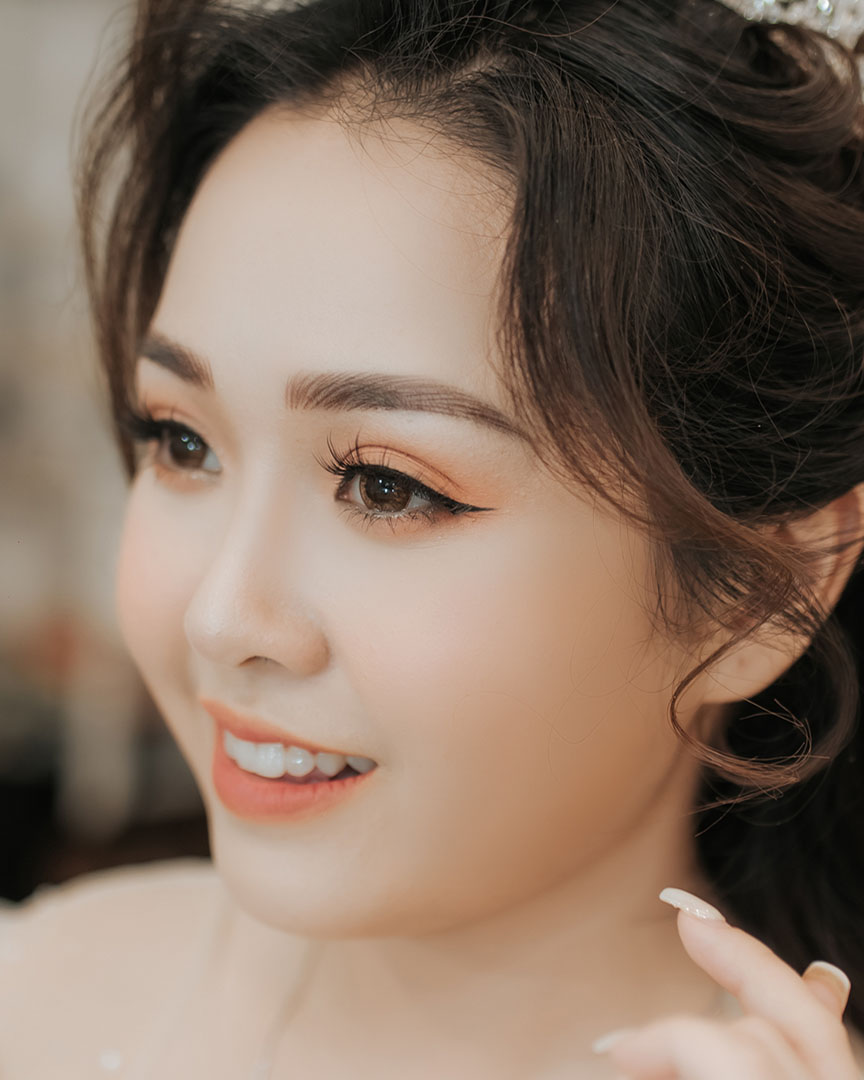 Dịch vụ trang điểm cô dâu ngày cưới BachTuyet