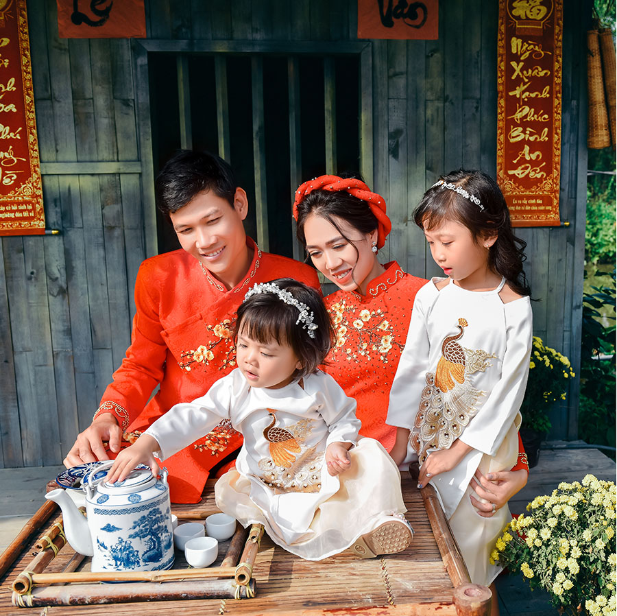 Chụp ảnh kỷ niệm ngày cưới cùng các con