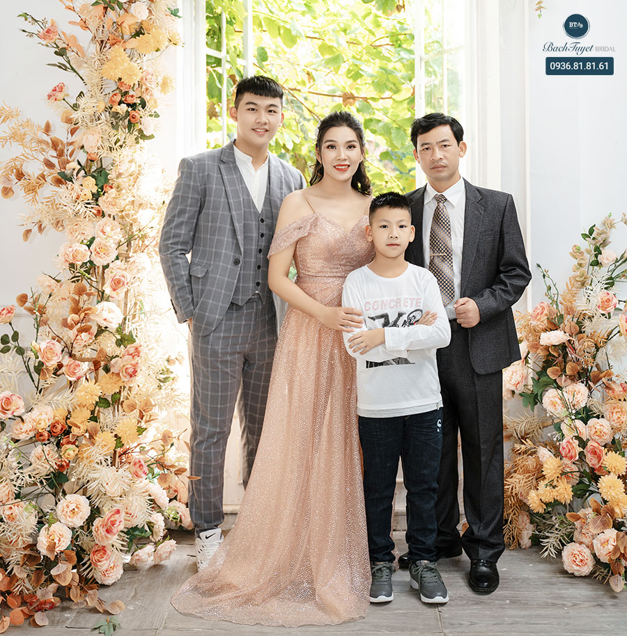 Chụp ảnh kỷ niệm ngày cưới trong studio