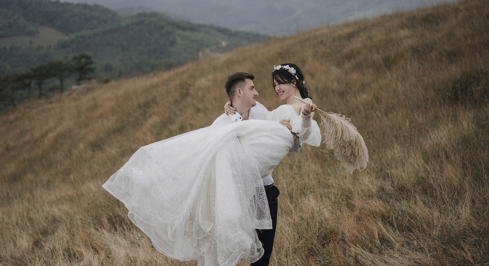 Giá chụp ảnh ngoại cảnh tại Bạch Tuyết Bridal bao nhiêu?