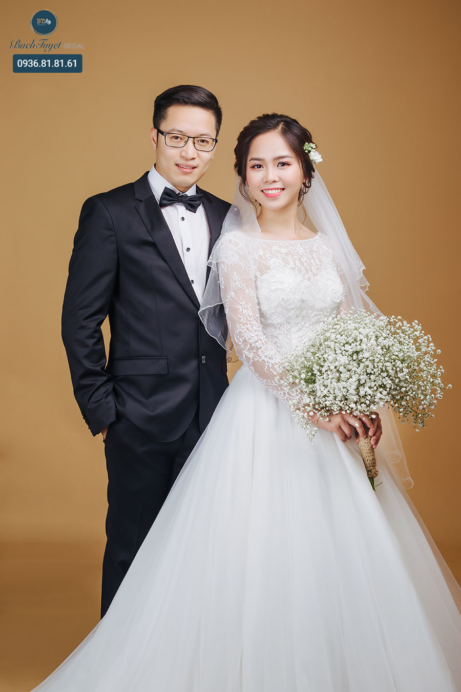 Váy cưới mùa đông kín đáo