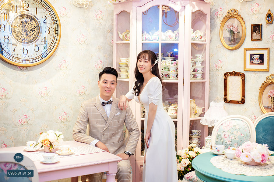 Ảnh cưới chụp phòng ngọt ngào