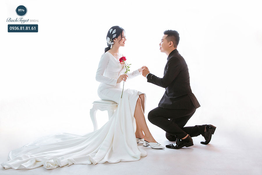 Cách tạo dáng chụp ảnh nhẫn cưới đẹp