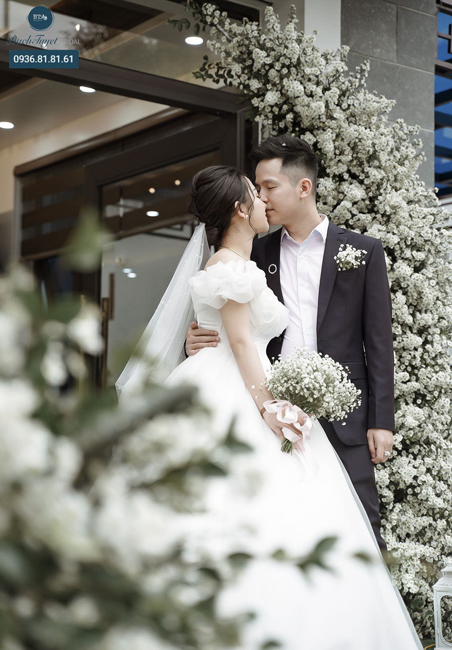 Nên chụp ảnh cưới truyền thống hay phóng sự cưới