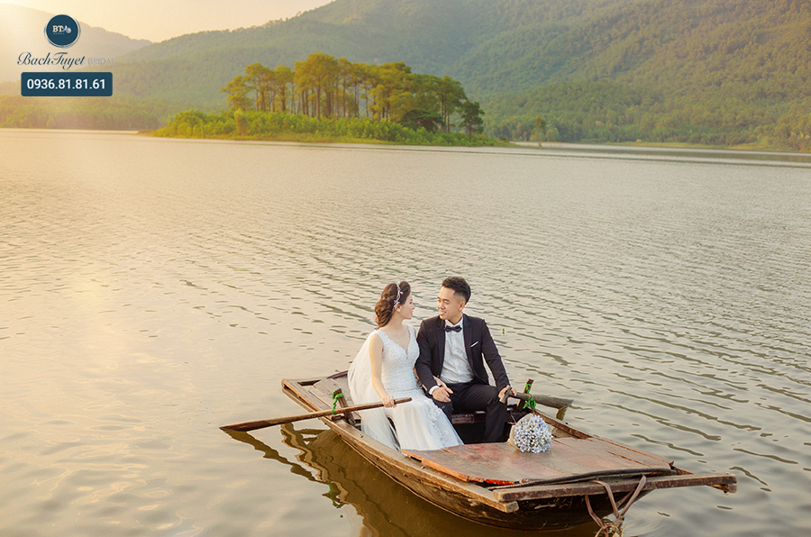 Ảnh cưới du ngoạn quanh hồ