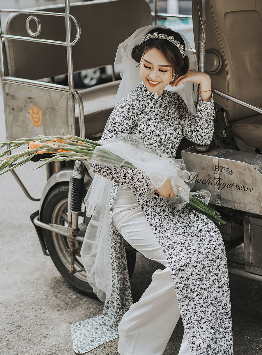 Chụp ảnh cưới ở phố Tạ Hiện