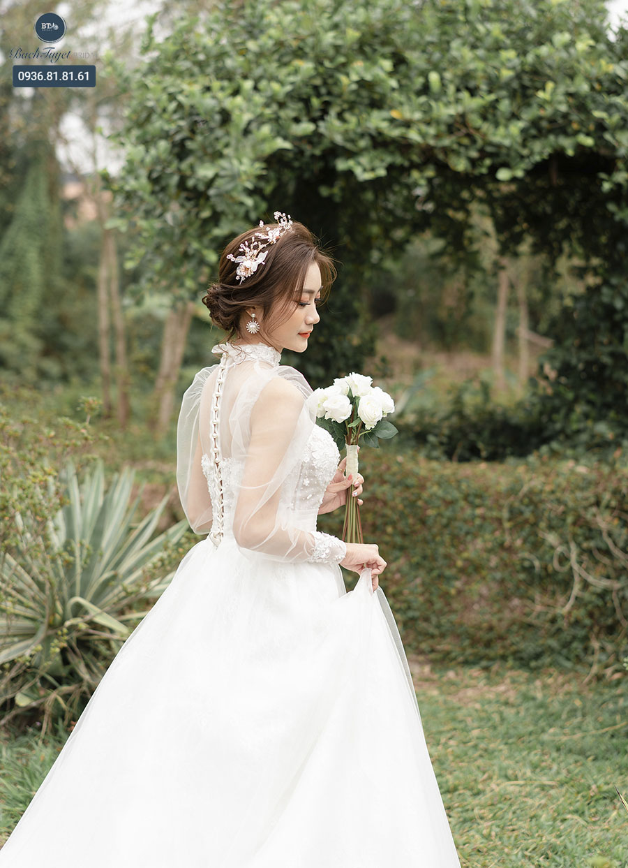 Chọn kiểu tóc và trang phục