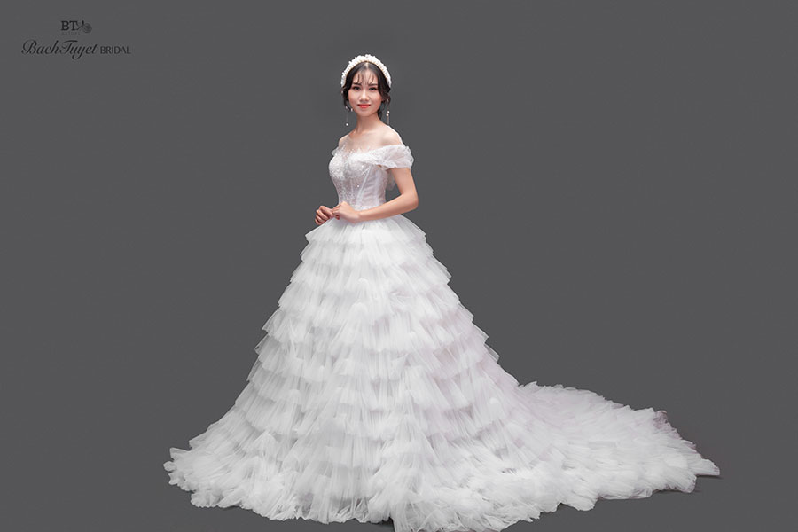 Váy cưới cho cô dâu da trắng hồng