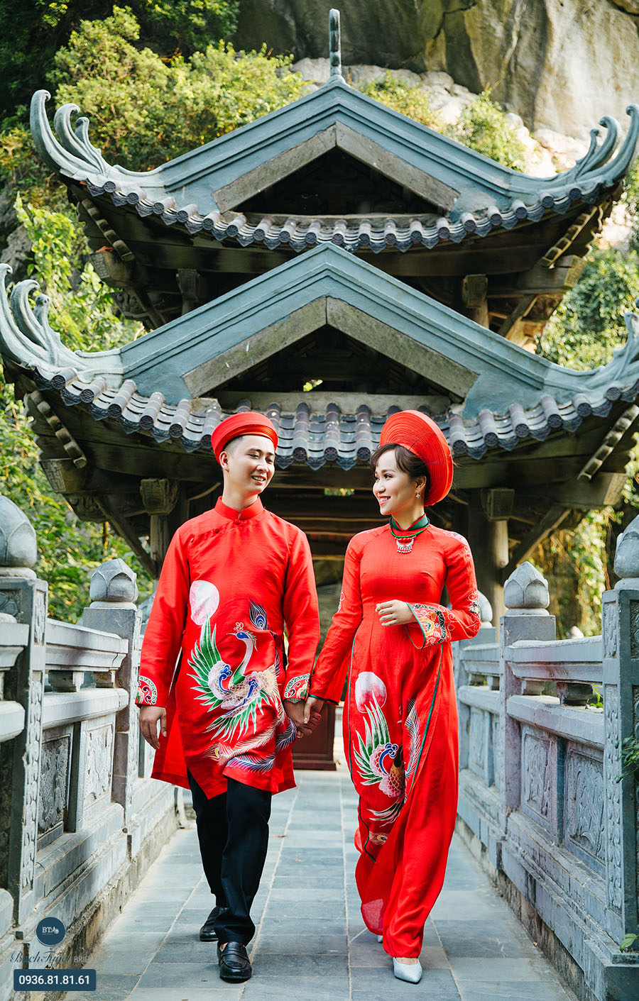 Tạo dáng tân lang tân nương sánh đôi bên nhau