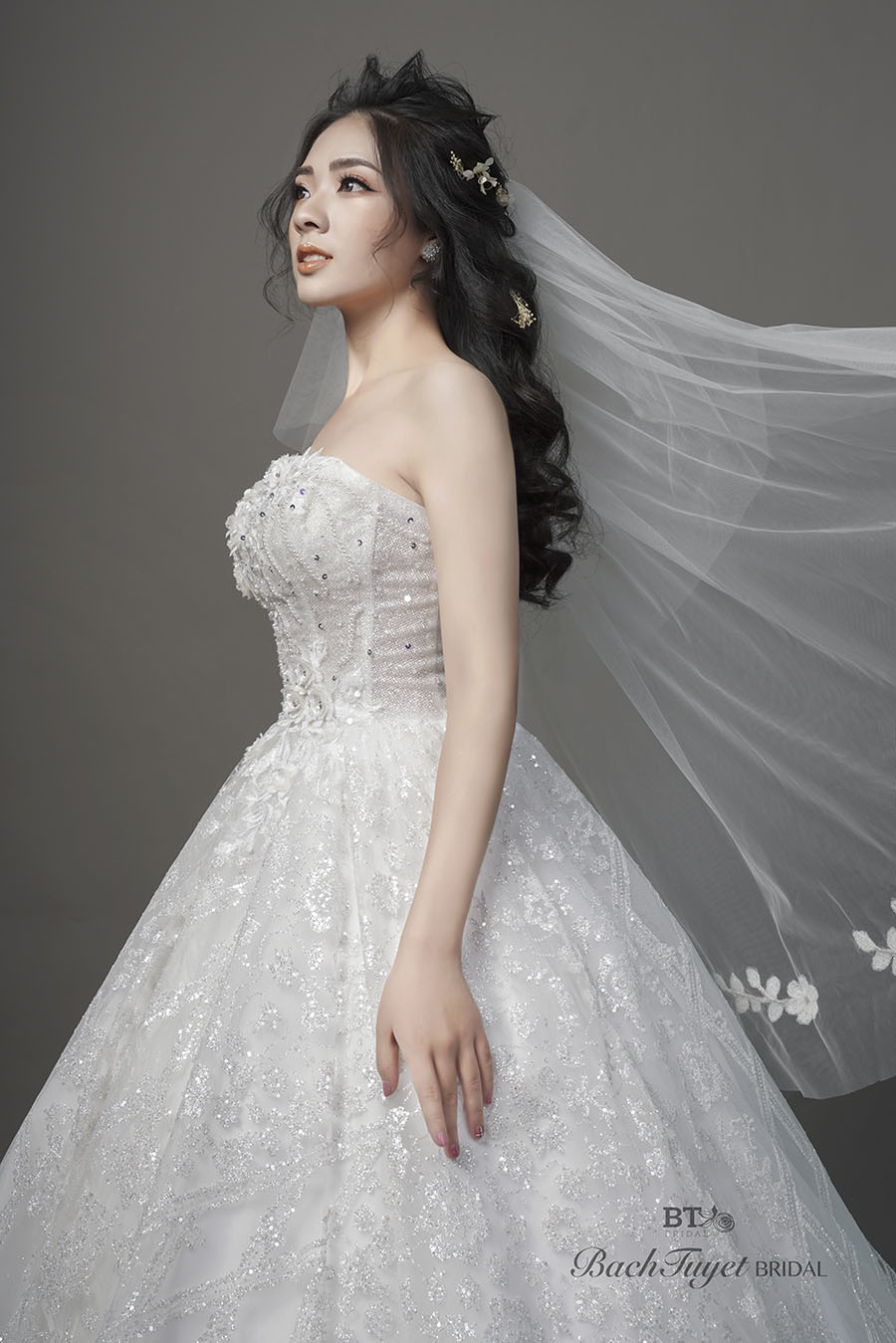 Váy cưới cúp ngực