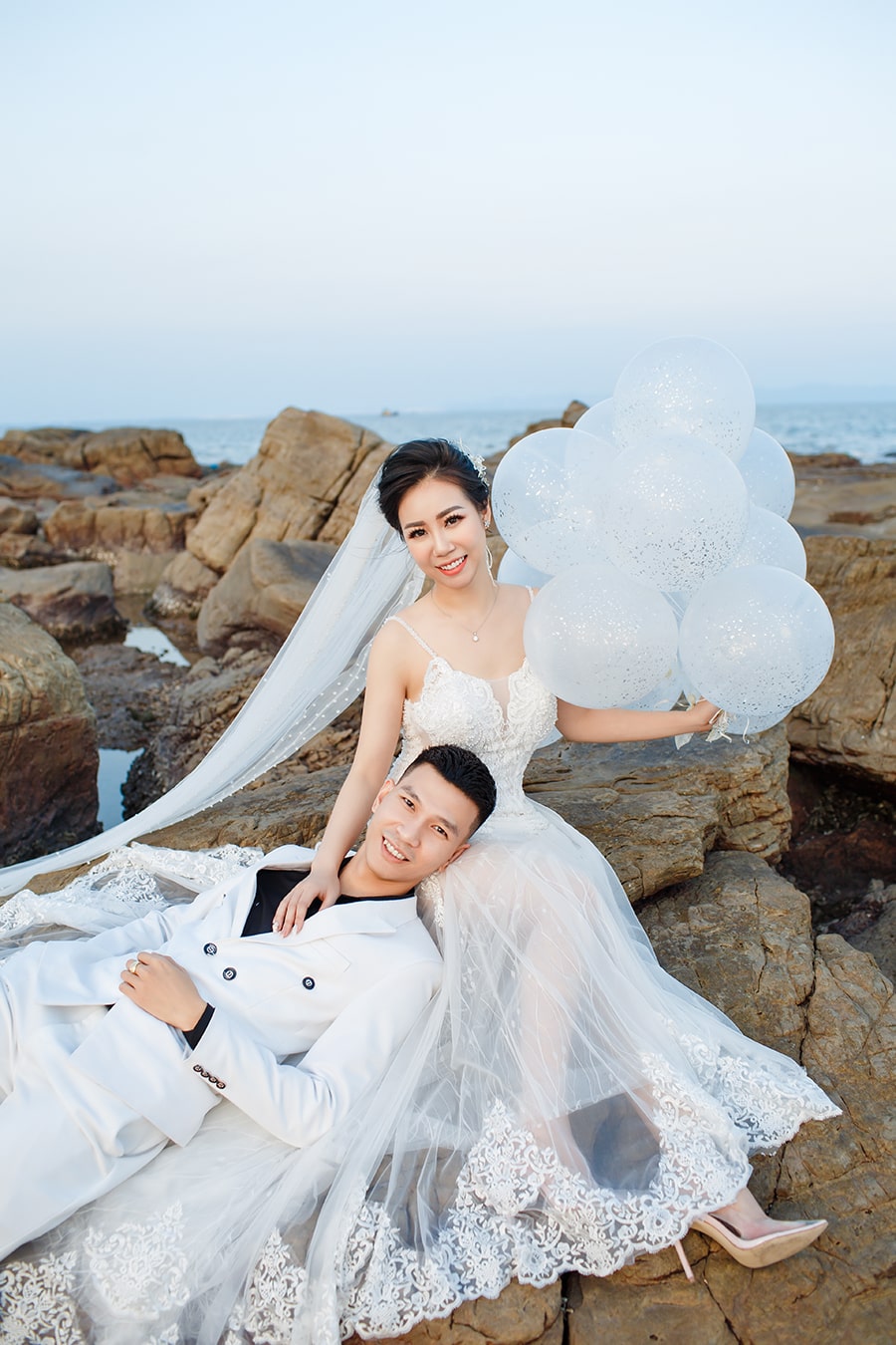hiện nay chụp ảnh cưới có đeo nhẫn không