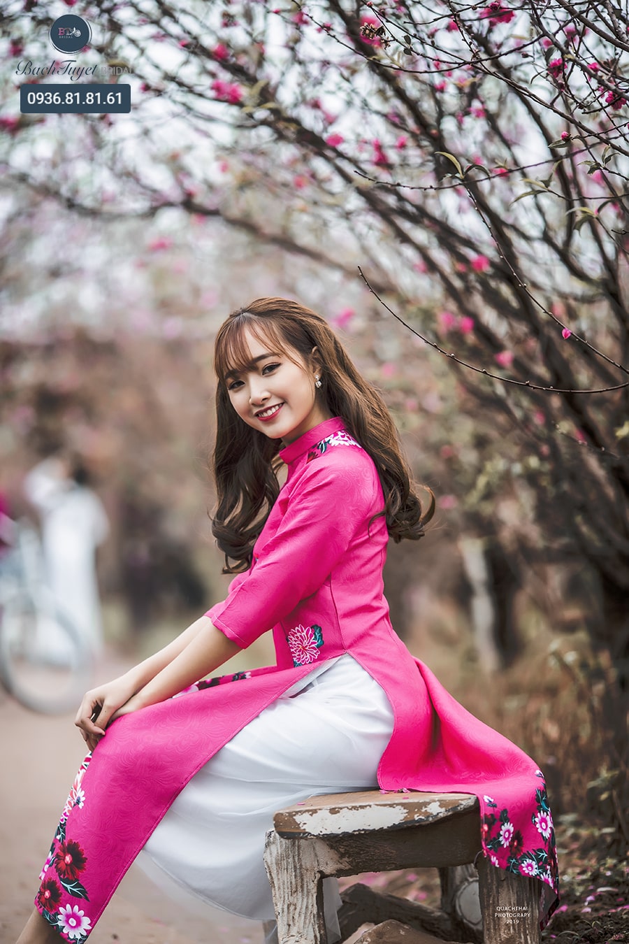 tạo dáng chụp ảnh áo dài tết 01