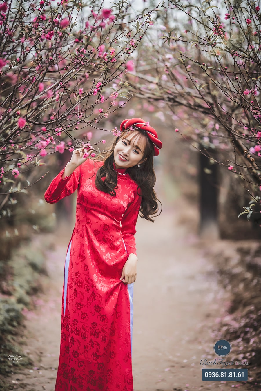 tạo dáng chụp ảnh áo dài tết 03