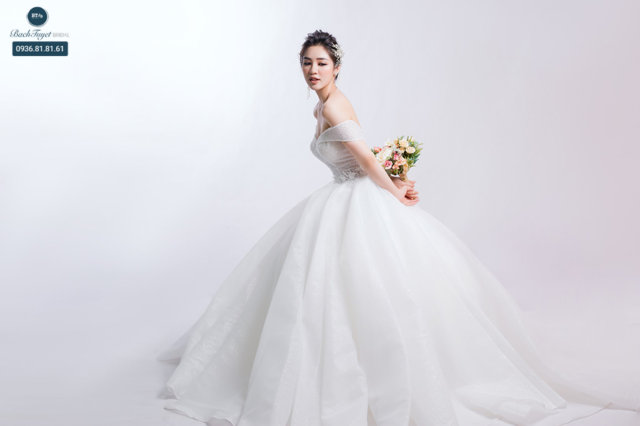 cách tạo dáng cô dâu trong studio 01