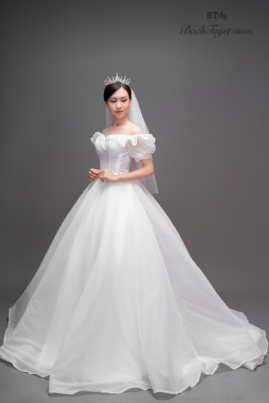 váy cưới công chúa dáng tay phồng