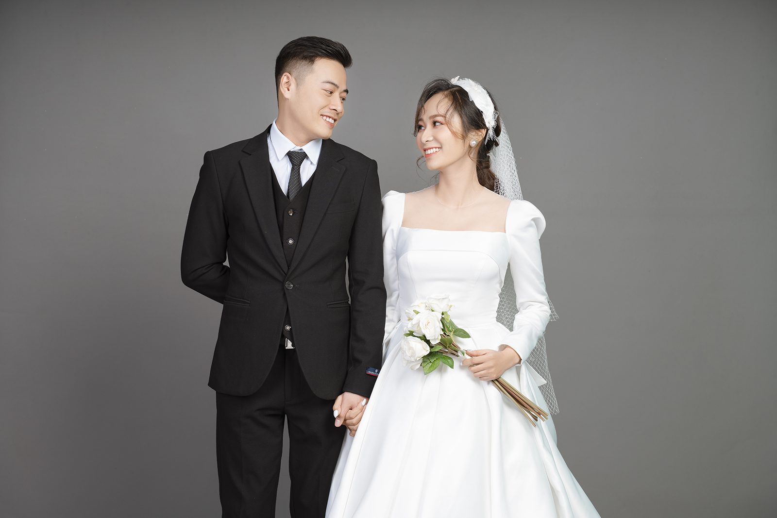 6 nguyên tắc chọn vest cưới cho chú rể