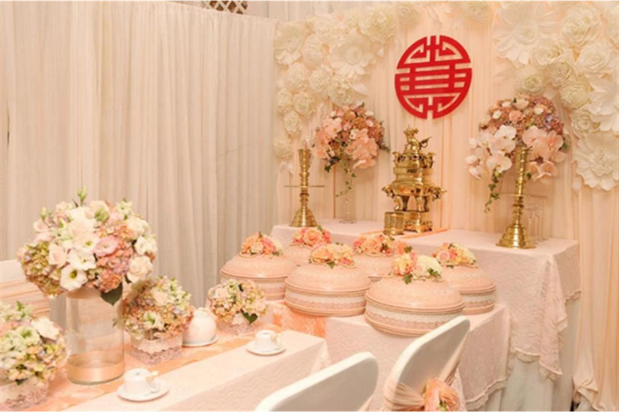 cách cắm hoa để trang trí bàn thờ gia tiên ngày cưới