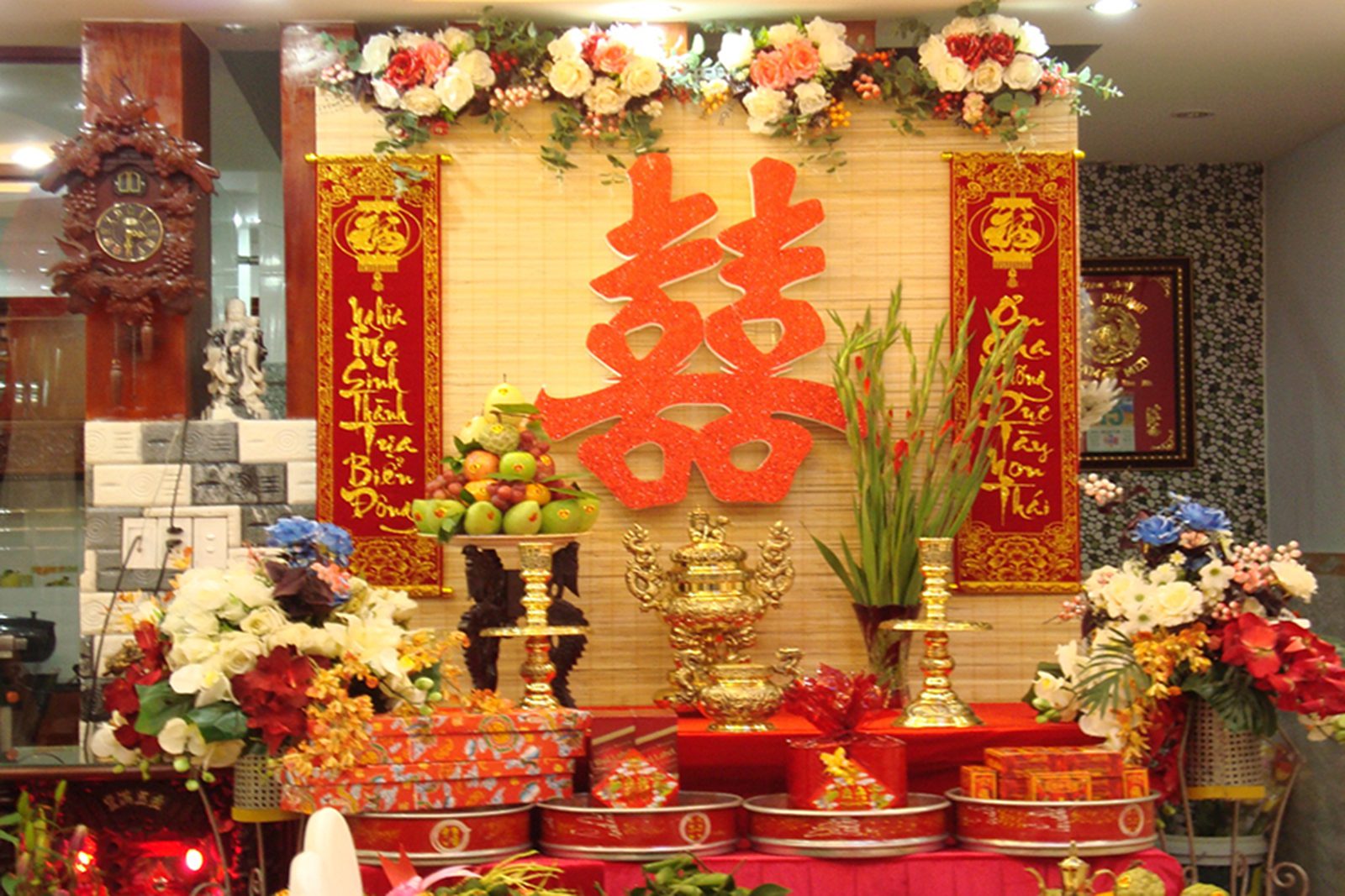 Cách trang trí bàn thờ gia tiên trang trọng, ấm cúng cho ngày cưới