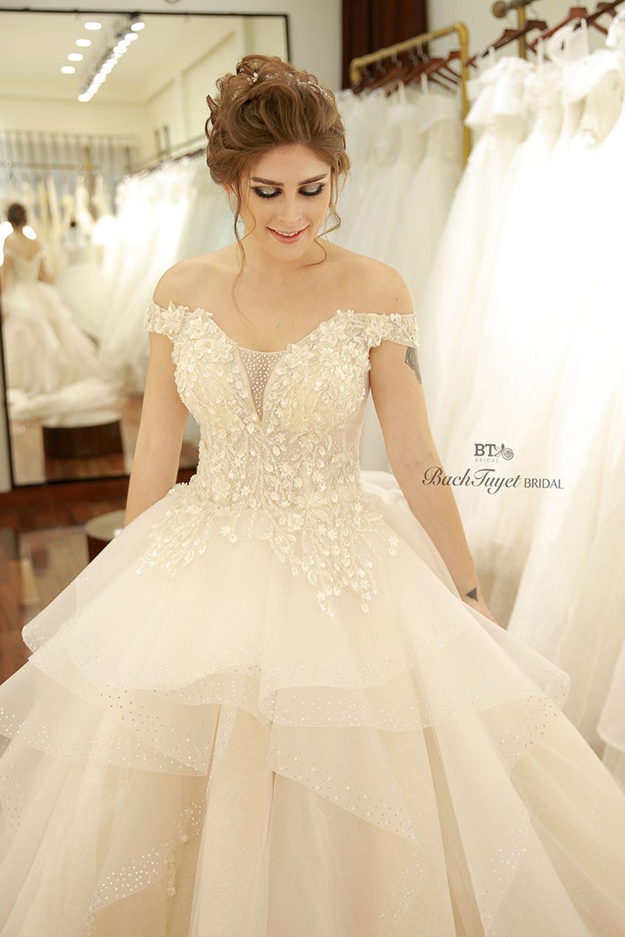 thời điểm xem và thử váy cưới