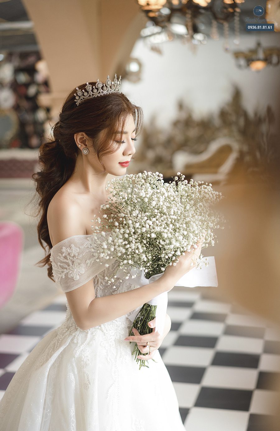 kiểu tóc cho cô dâu mặt trái xoan