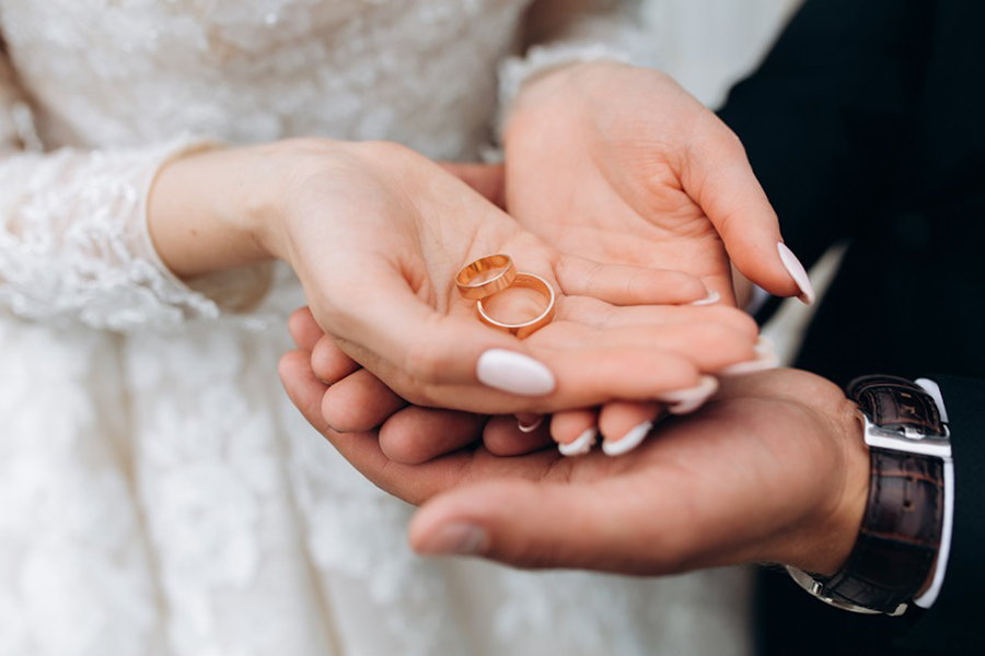nhẫn cưới nên là một cặp