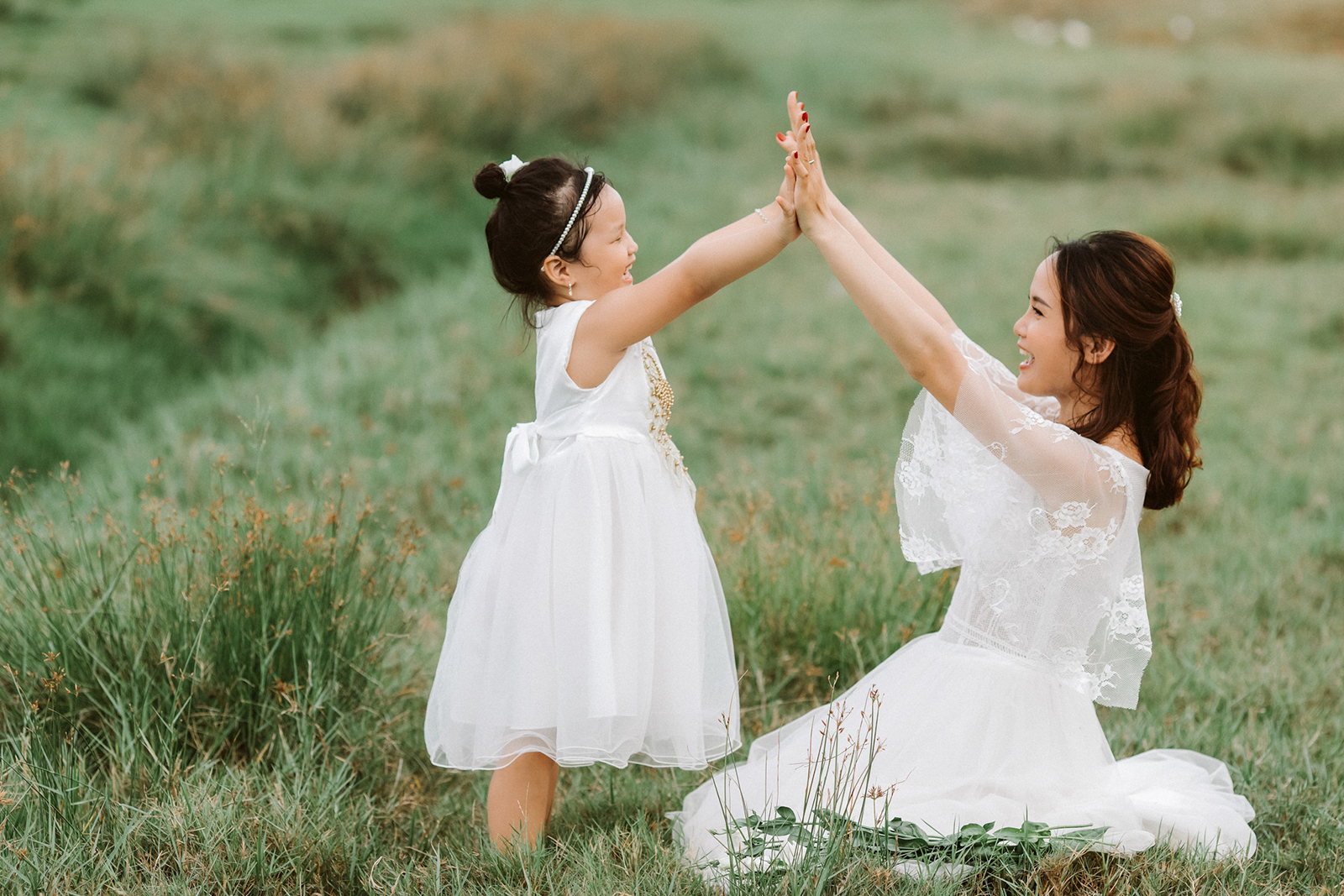 Bí kíp chụp ảnh mẹ và bé ngoại cảnh đơn giản mà siêu đẹp