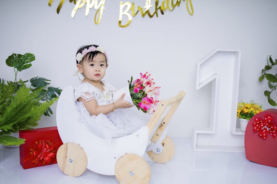 Chụp ảnh thôi nôi cho bé tại nhà
