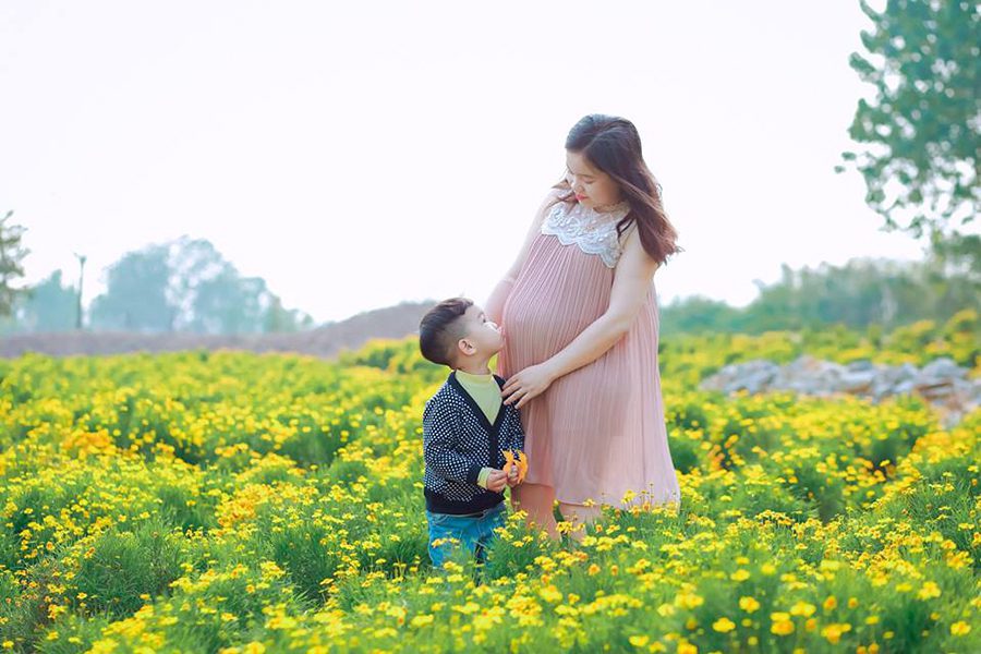 Chọn trang phục thoải mái khi chụp ảnh bầu dã ngoại 