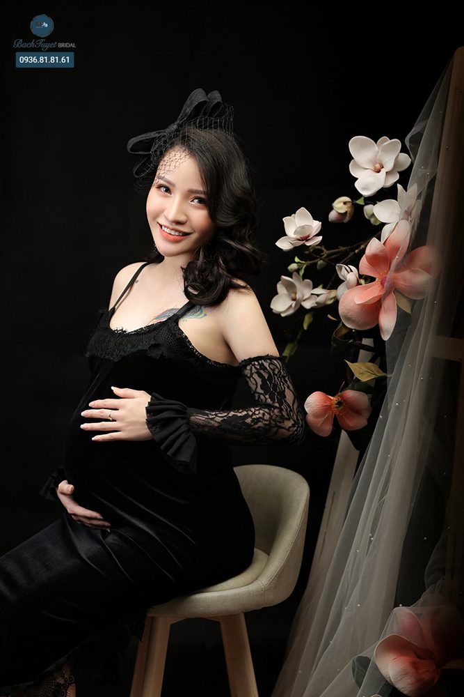 Chọn đồ chụp hình bầu có chất liệu co giãn và ôm sát