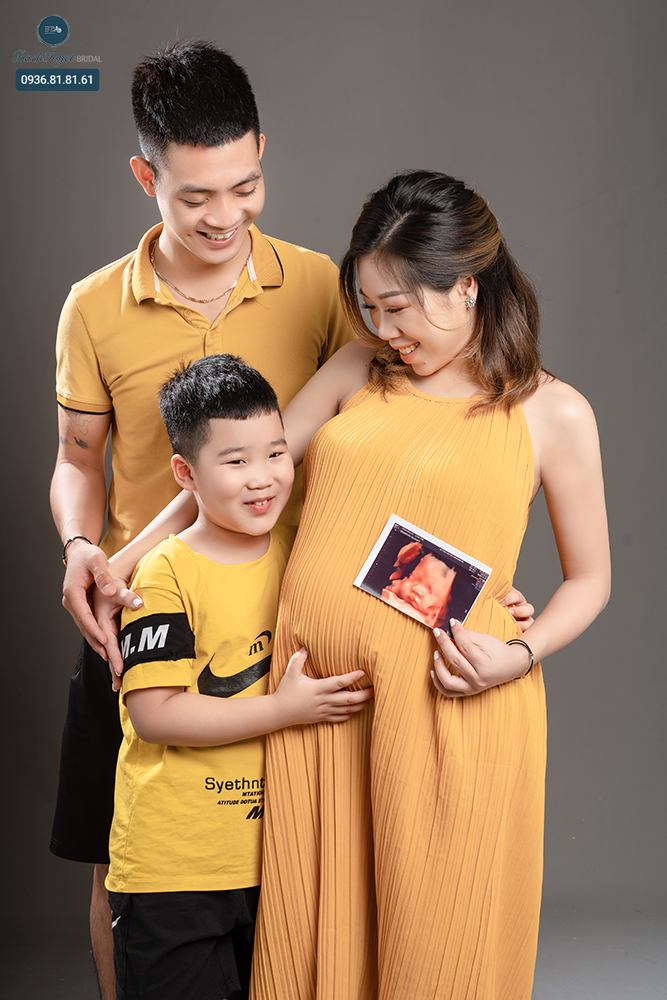 concept chụp ảnh bầu cùng gia đình