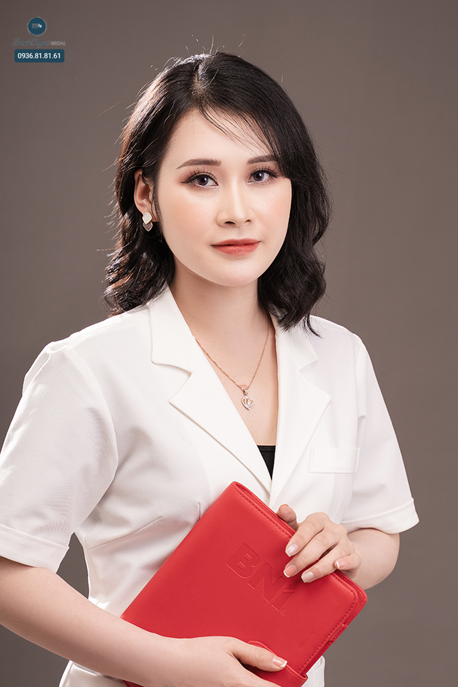 Cách tạo dáng chuẩn phong cách nữ doanh nhân