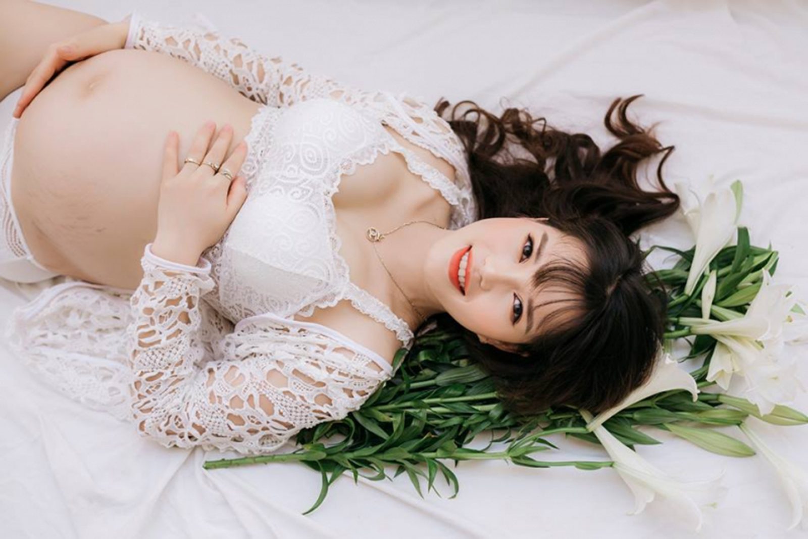 Cách tạo dáng chụp ảnh bầu đẹp nhất mẹ bầu không nên bỏ qua