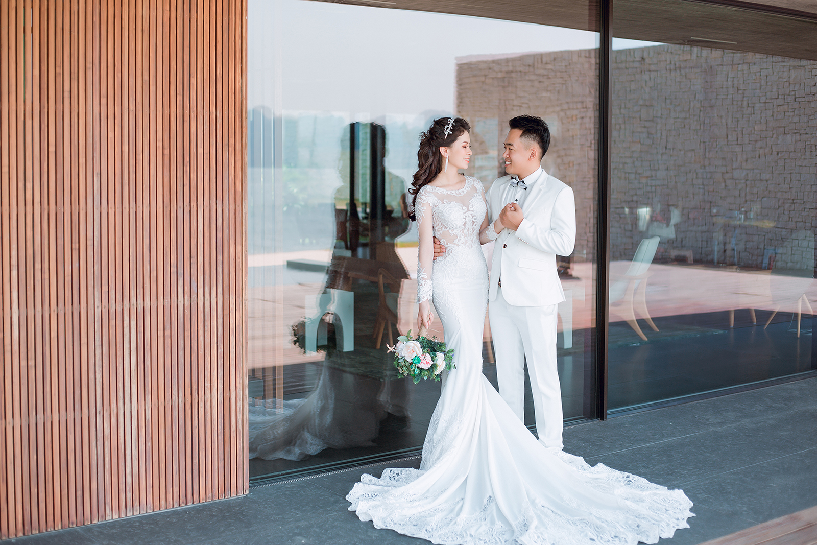 Bí kíp chọn váy cưới cho tiệc ngoài trời cô dâu nên biết