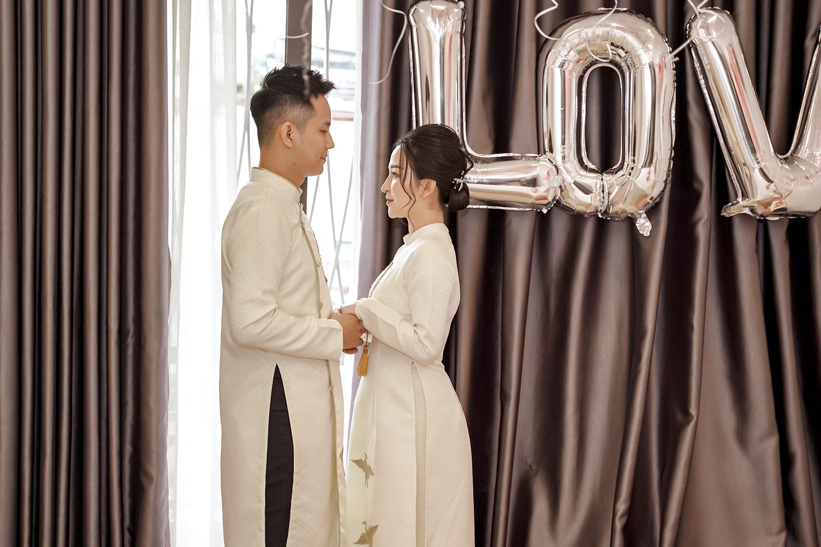 Bật mí các kiểu tóc cho cô dâu ngày ăn hỏi đẹp và trendy