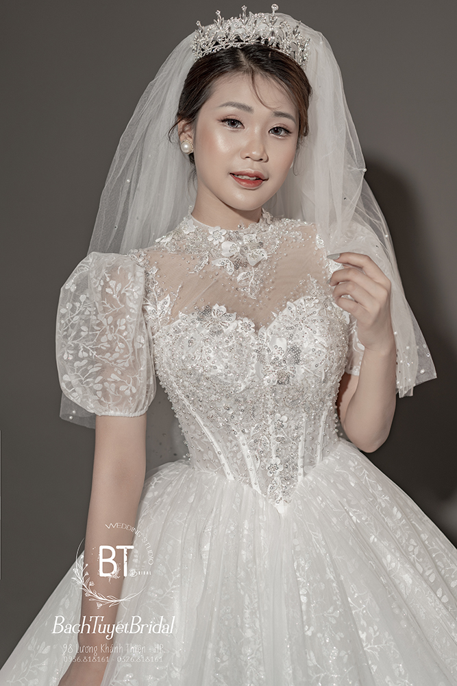 May váy cưới với vải ren