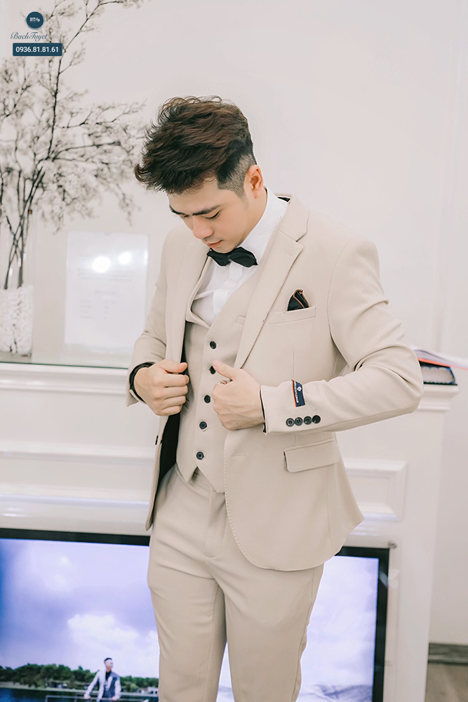 chọn khăn cho túi áo vest cưới 