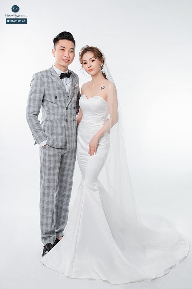 Váy cưới đi bàn dáng đuôi cá