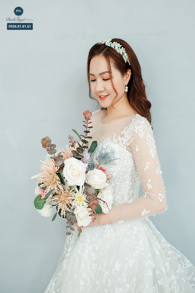 Chọn hoa cưới cầm tay theo trang phục cưới