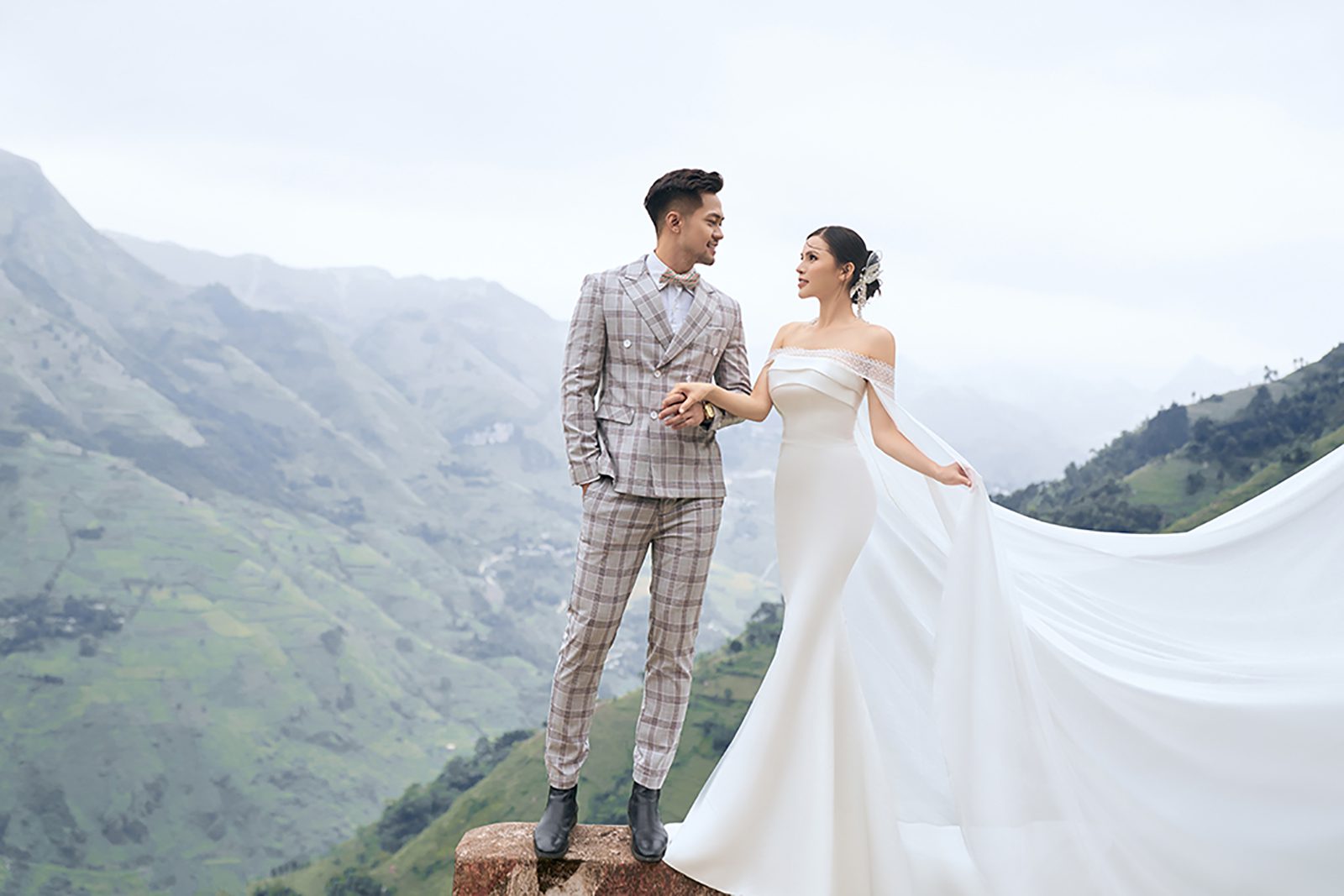 Top 5 kiểu váy cưới đuôi cá đẹp mùa cưới 2022 các nàng không nên bỏ qua