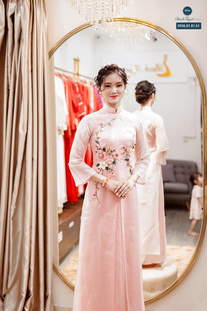 Chọn áo dài cưới cho cô dâu có chiều cao khiêm tốn