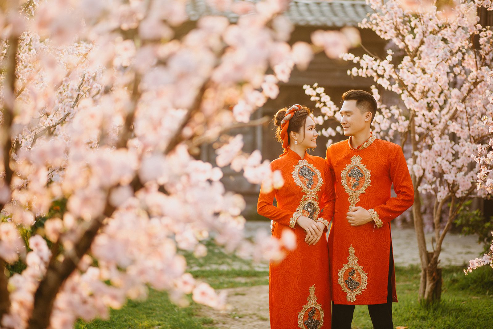 Bật mí cách trang điểm cô dâu mặc áo dài cưới đẹp tinh tế, hiện đại