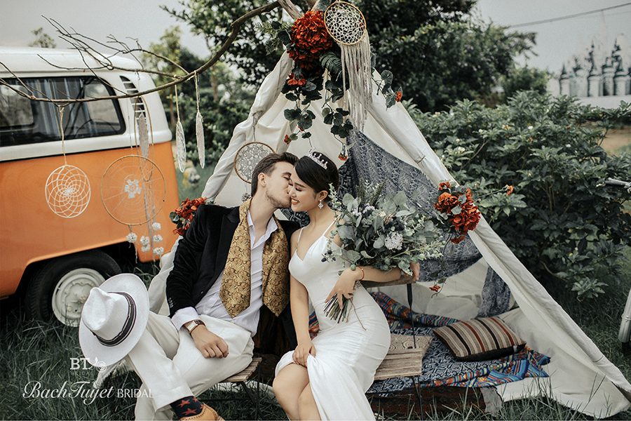 Bối cảnh chụp ảnh cưới tại phim trường đa dạng, được đầu tư kỹ lưỡng