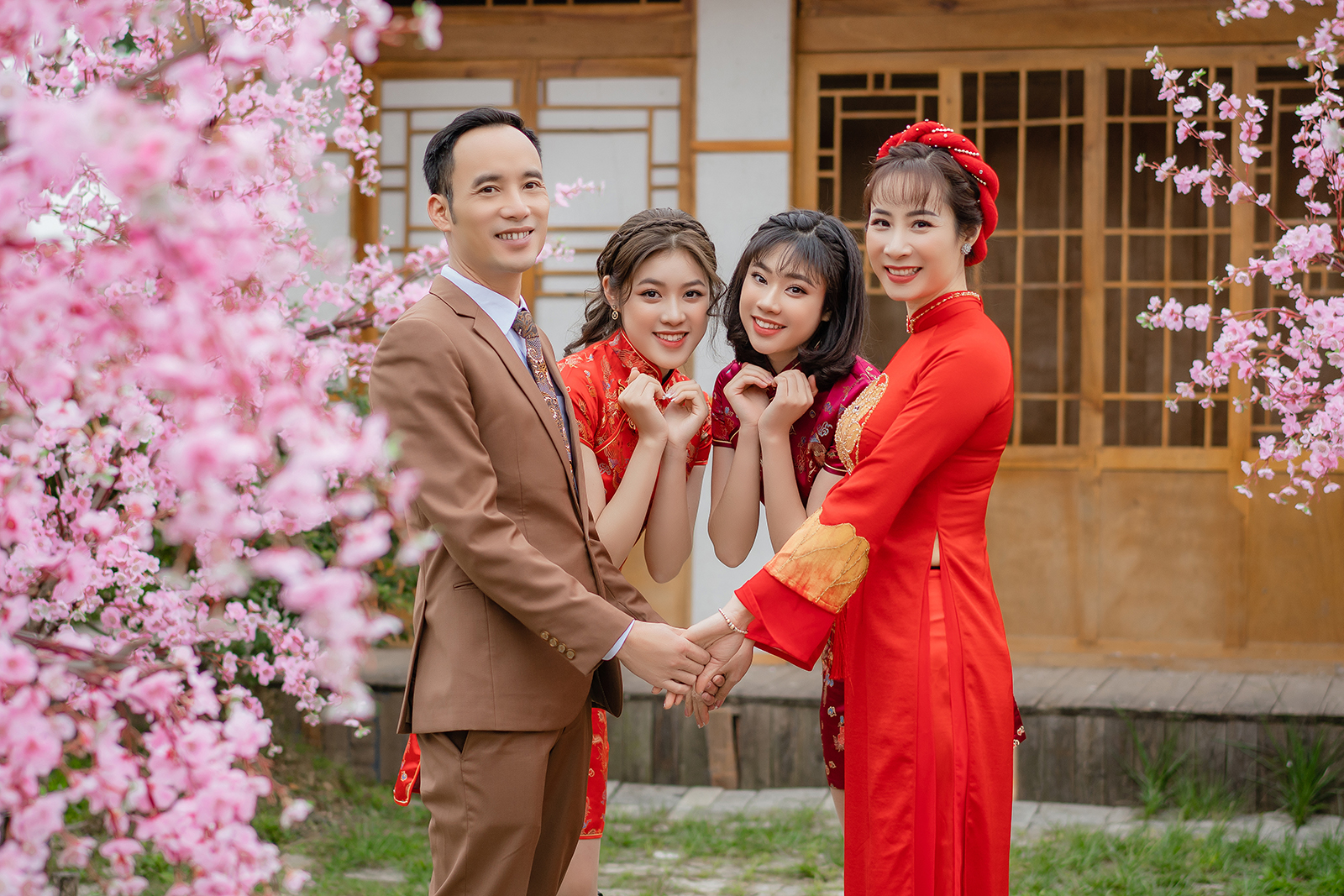 Chụp ảnh gia đình ngày Tết đẹp lung linh đong đầy ý nghĩa