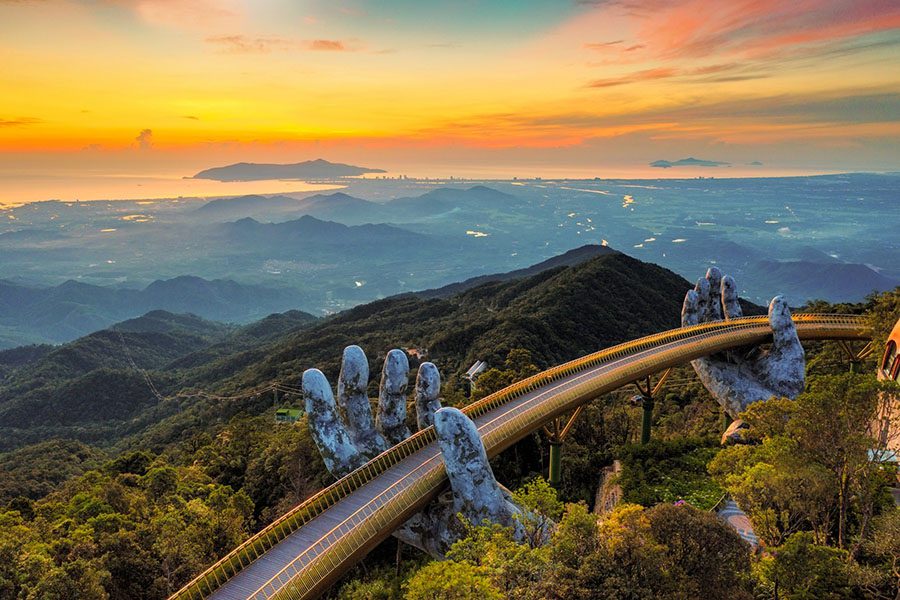 cầu vàng - địa điểm chụp ảnh cưới Đà Nẵng