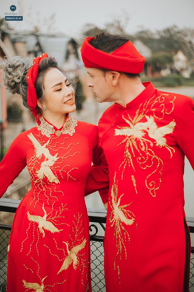 Chọn phụ kiện kết hợp với áo dài cưới cặp 