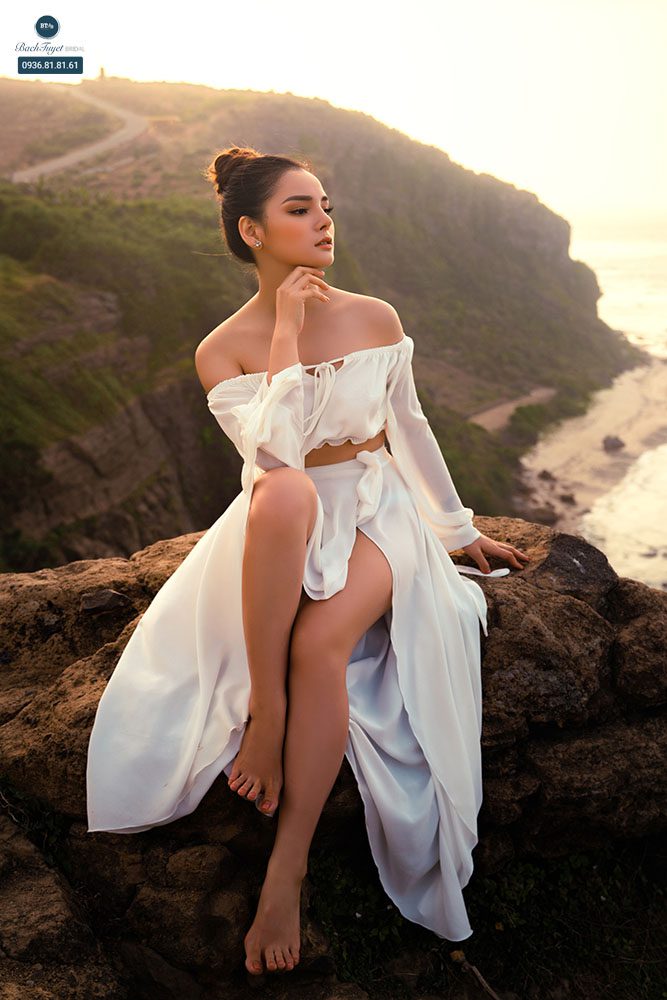 Trang điểm cô dâu tone màu đậm 