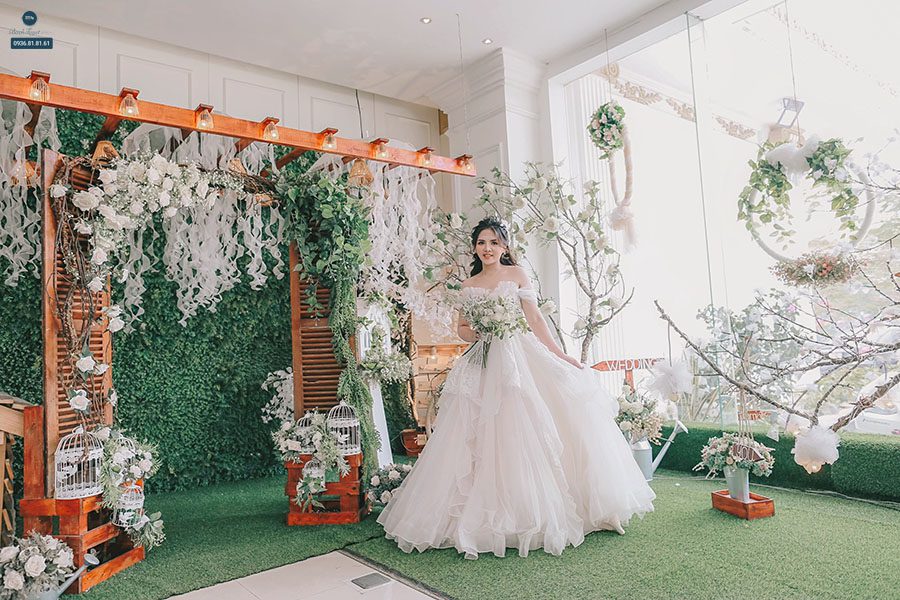 trang trí backdrop đám cưới phong cách rustic 