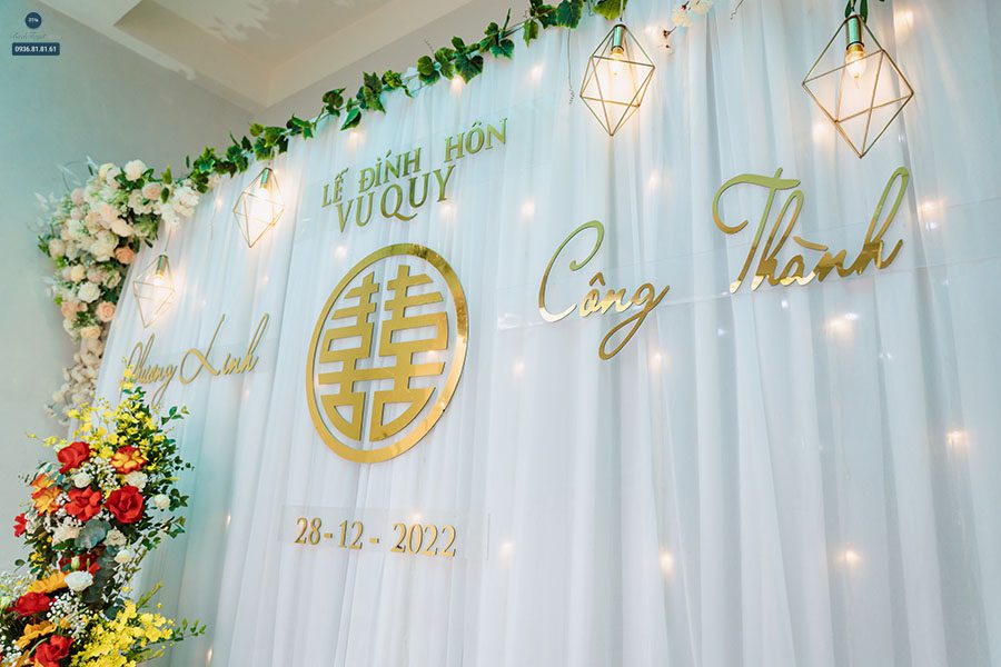 trang trí backdrop đám cưới phong cách tối giản 