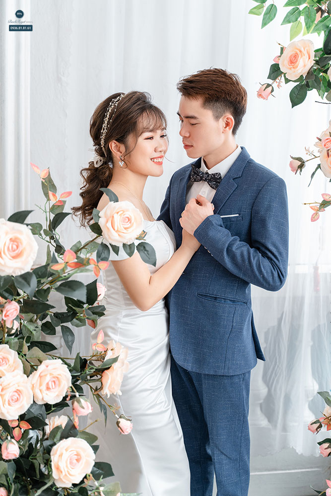 nhu cầu chụp ảnh cưới với phông nền trong studio 