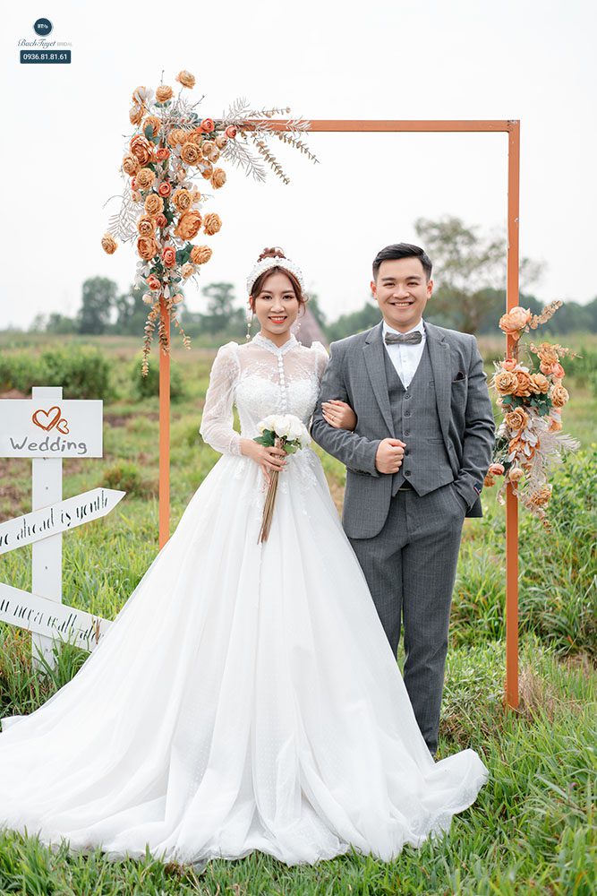 váy cưới dài tay cổ điển 